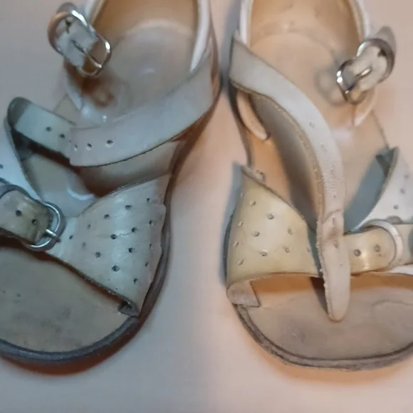 Vintage Girls Buckle Sandals - Picture 7 of 7